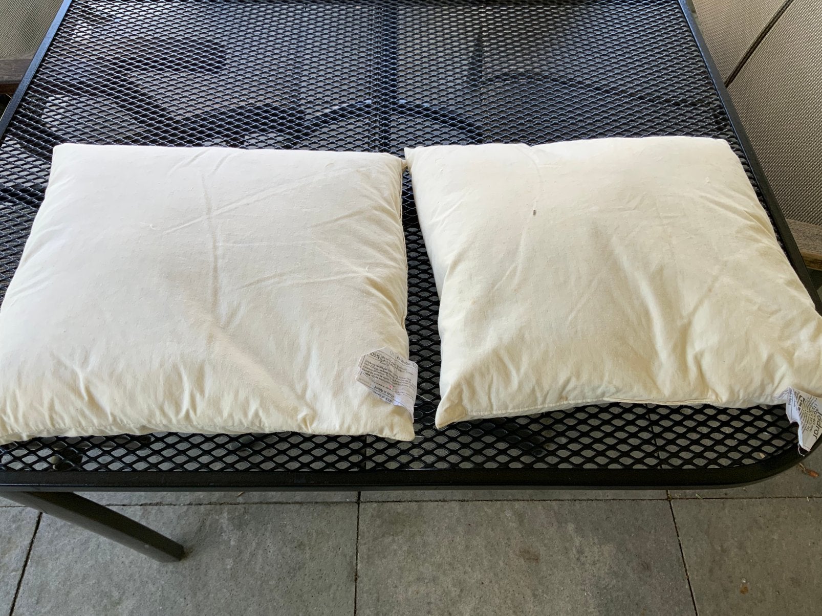 Kussens twee stuks  inclusief kussenhoes, Ophalen, Zo goed als nieuw, Beige, Vierkant