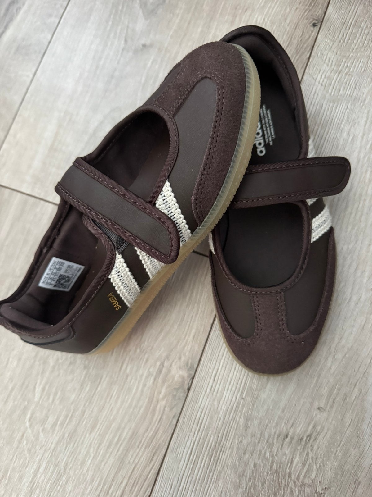 Adidas samba jane, Ophalen of Verzenden, Zo goed als nieuw, Bruin, Sneakers of Gympen