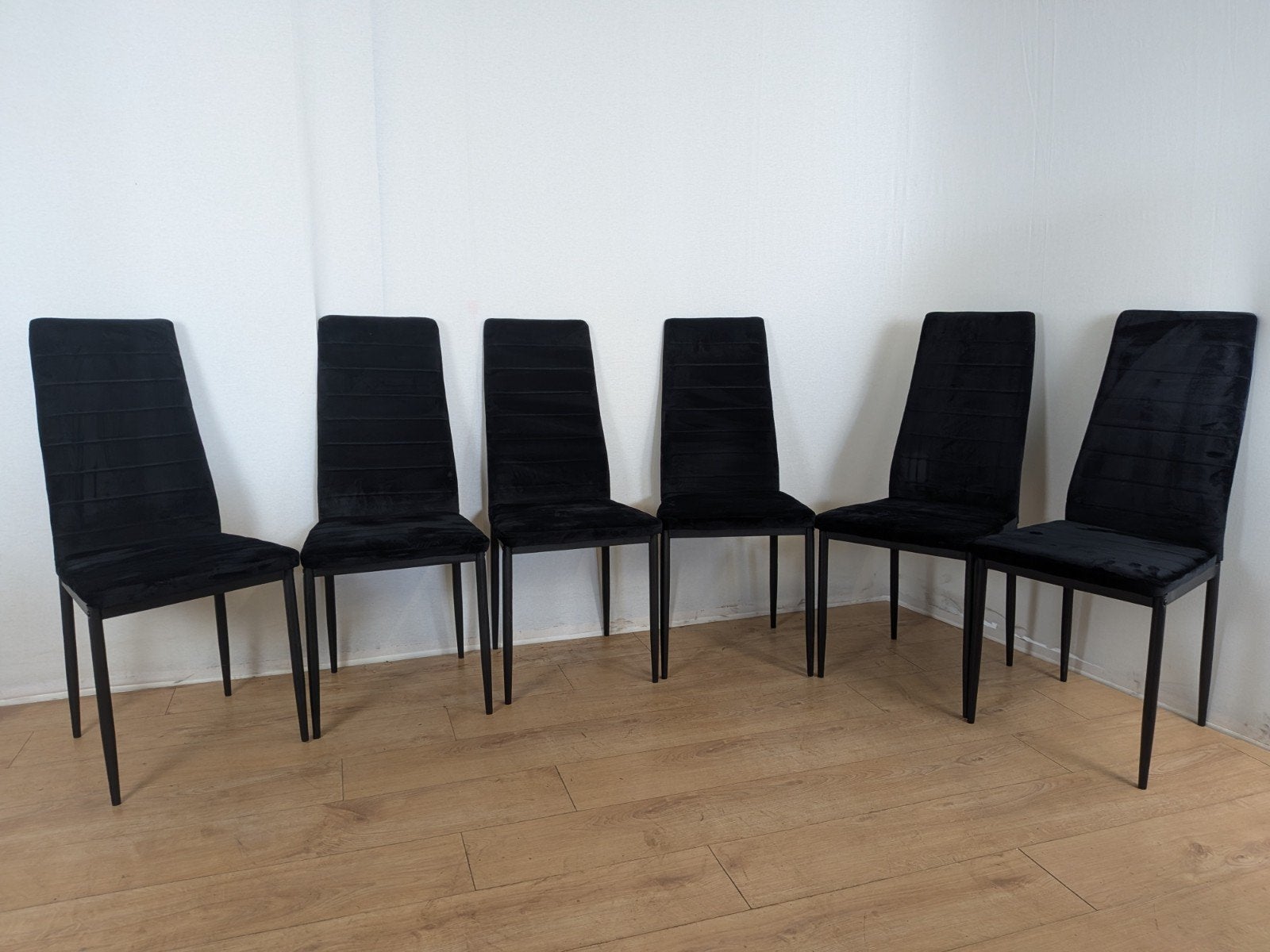 Set van 6 Leen Bakker Rowin eetkamerstoelen – zwart velvet, Modern, Comfortabel, Zwart, Niet gespecificeerd op label, Ophalen of Verzenden