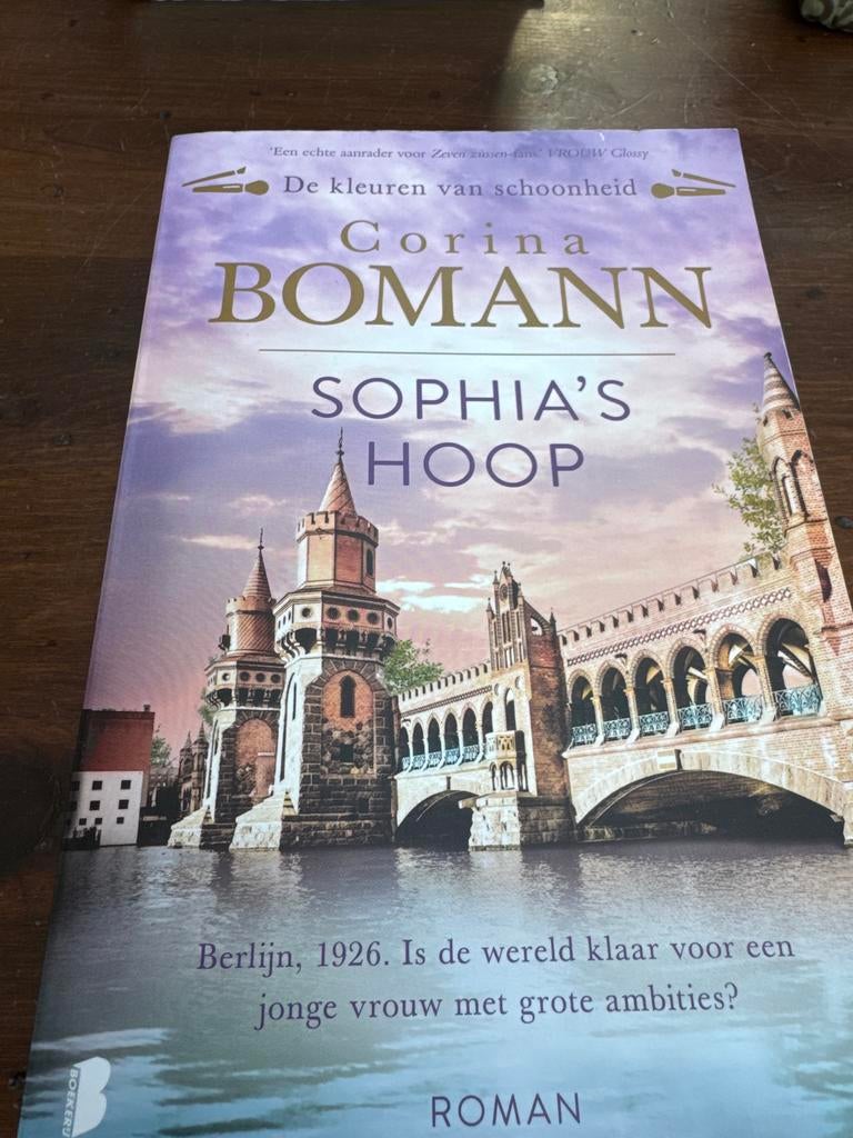 Corina Bomann - Sophia's Hoop (Roman), Boeken, Romans, Ophalen of Verzenden, Zo goed als nieuw, Nederland