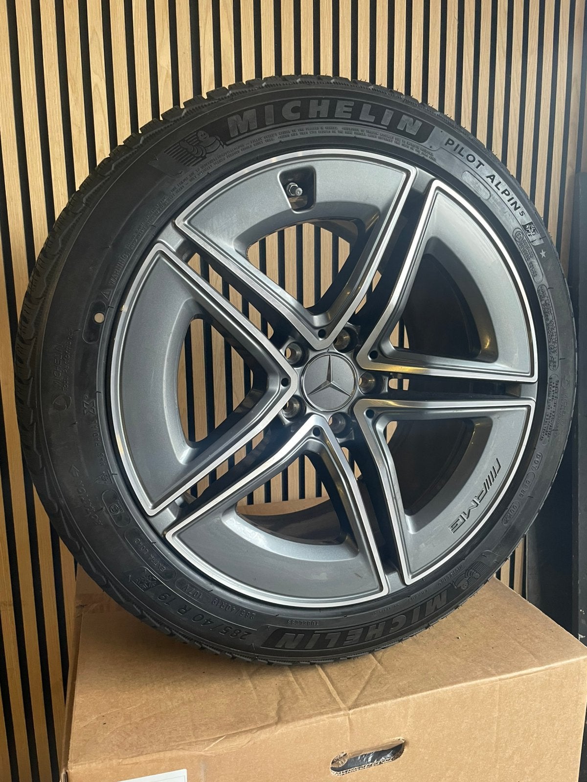 19 inch Originele Mercedes E53 AMG 5x112 + michelin W214, Auto-onderdelen, 19 inch, 255 mm, Banden en Velgen, Nieuw
