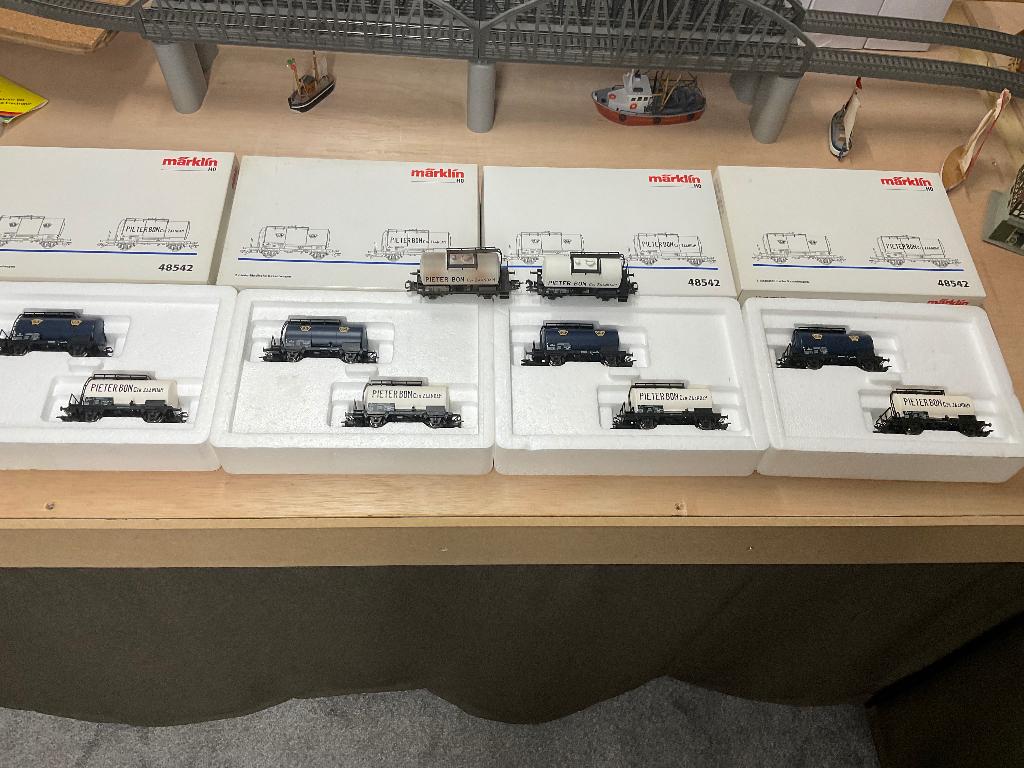 Märklin   48452.   Set van 10. Tankwagens, Hobby en Vrije tijd, Modeltreinen | H0, Wisselstroom, Wagon, Ophalen of Verzenden, Zo goed als nieuw