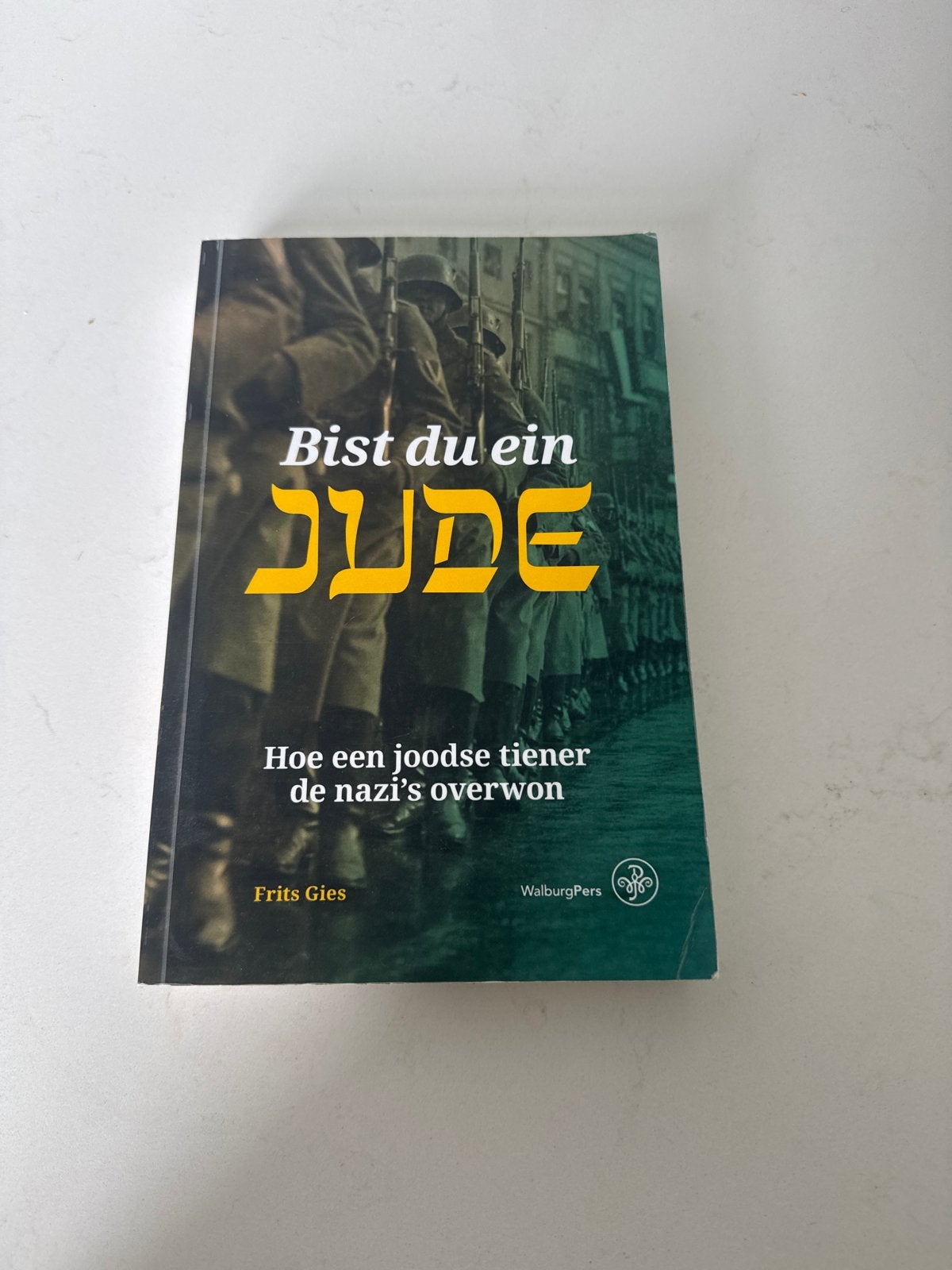 Bist du ein Jude - Hoe een Joodse tiener de nazi's overwon, Ophalen of Verzenden, Tweede Wereldoorlog, Zo goed als nieuw, Overige onderwerpen