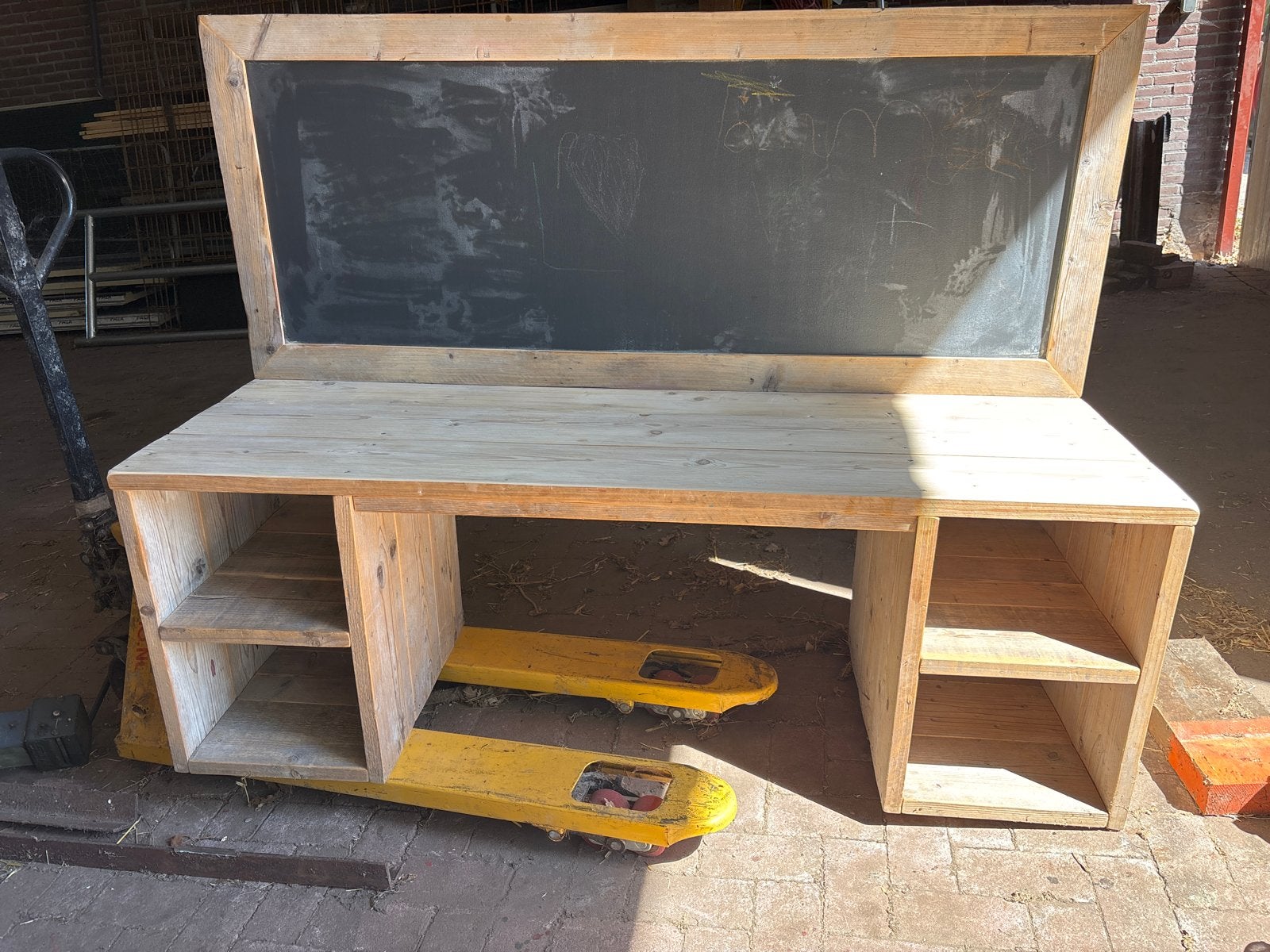 Knutseltafel Steigerhout met Schoolbord - 170x59x60/130 cm, Ophalen, Opbergruimte, Gebruikt, Hout