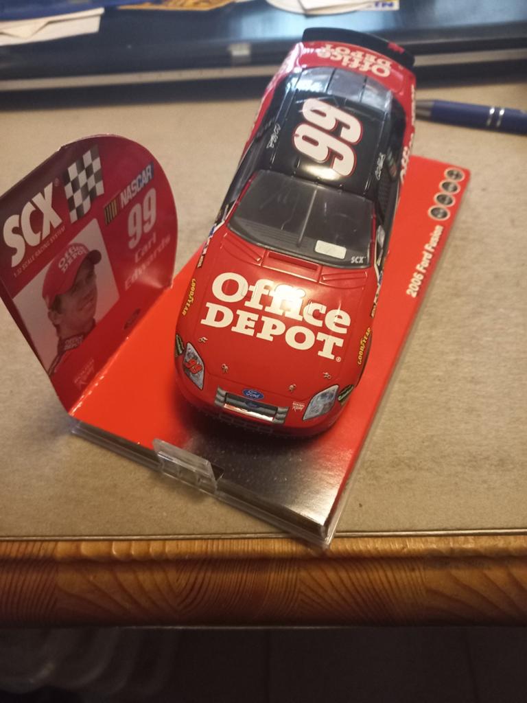SCX NASCAR 99 Carl Edwards Office Depot 2006 Ford Fusion, Ophalen of Verzenden, Zo goed als nieuw, Elektrisch, Overige merken