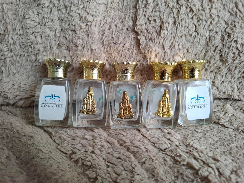 "Lege" glazen fles met de Virgin Eau de Lourdes, Ophalen of Verzenden, Gebruikt, Parfumfles