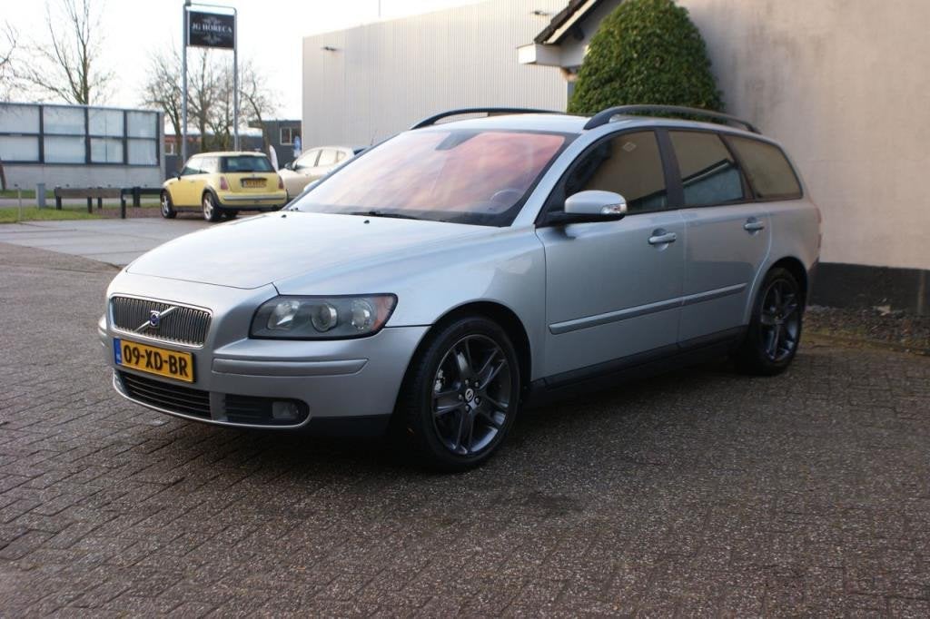 Volvo V50 2.4 Edition II Sport, Gebruikt, Zwart, 700 kg, 2435 cc