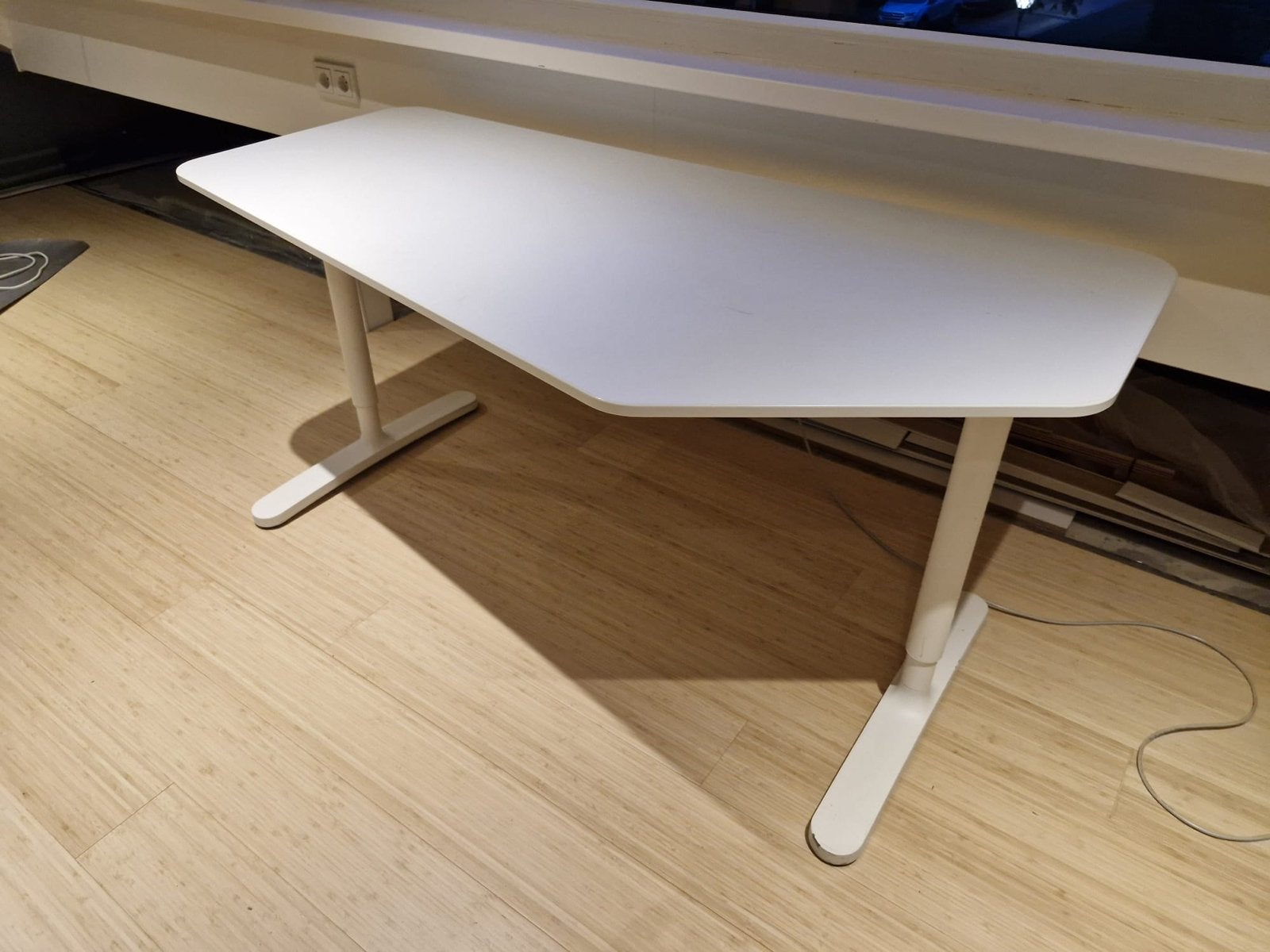 Stijlvol stabiel IKEA Bekant bureau - In hoogte verstelbaar, Ophalen, Overige typen, Gebruikt, Metaal
