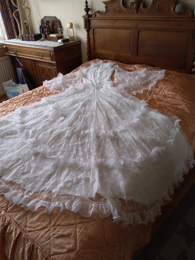 Trouwjurk met sleep wit, Ophalen of Verzenden, Gedragen, Wit, Trouwjurk