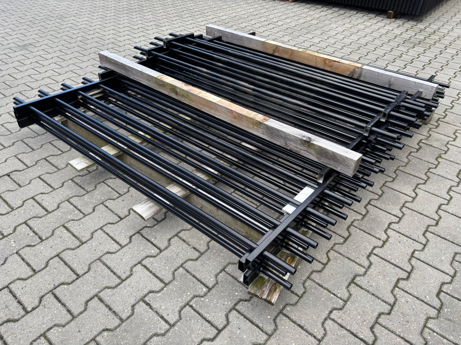 7 meter spijlenhekwerk (doorsteekspijl) 2 meter hoog Zwart!, Ophalen, S, Nieuw, Spijlenhekwerk