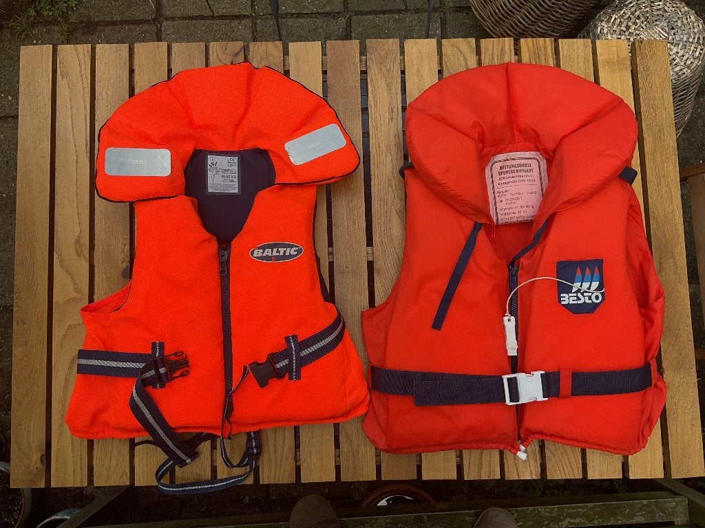 2 Reddingsvesten, Ophalen, Besto, Zo goed als nieuw, Dame of Heer