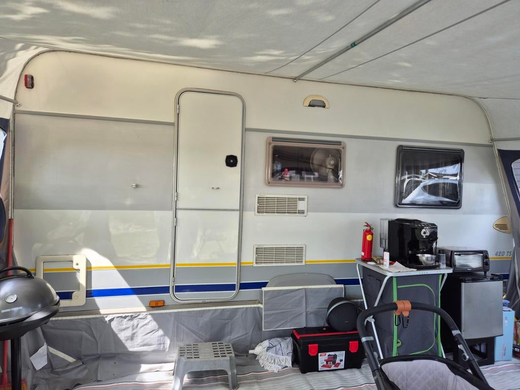 Bürstner 420 TS van 2002 incl. voortent en complete inboedel, Caravans en Kamperen, Ringverwarming, Treinzit, Particulier, Bürstner
