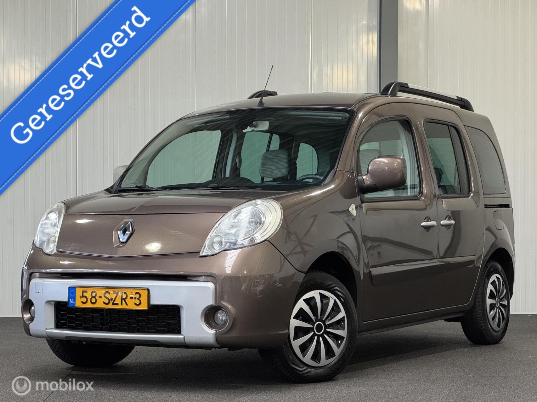 Renault Kangoo Family 1.6-16V [ NAP trekhaak cruise 2x schui, Auto's, 4 cilinders, Bruin, Origineel Nederlands, Bedrijf