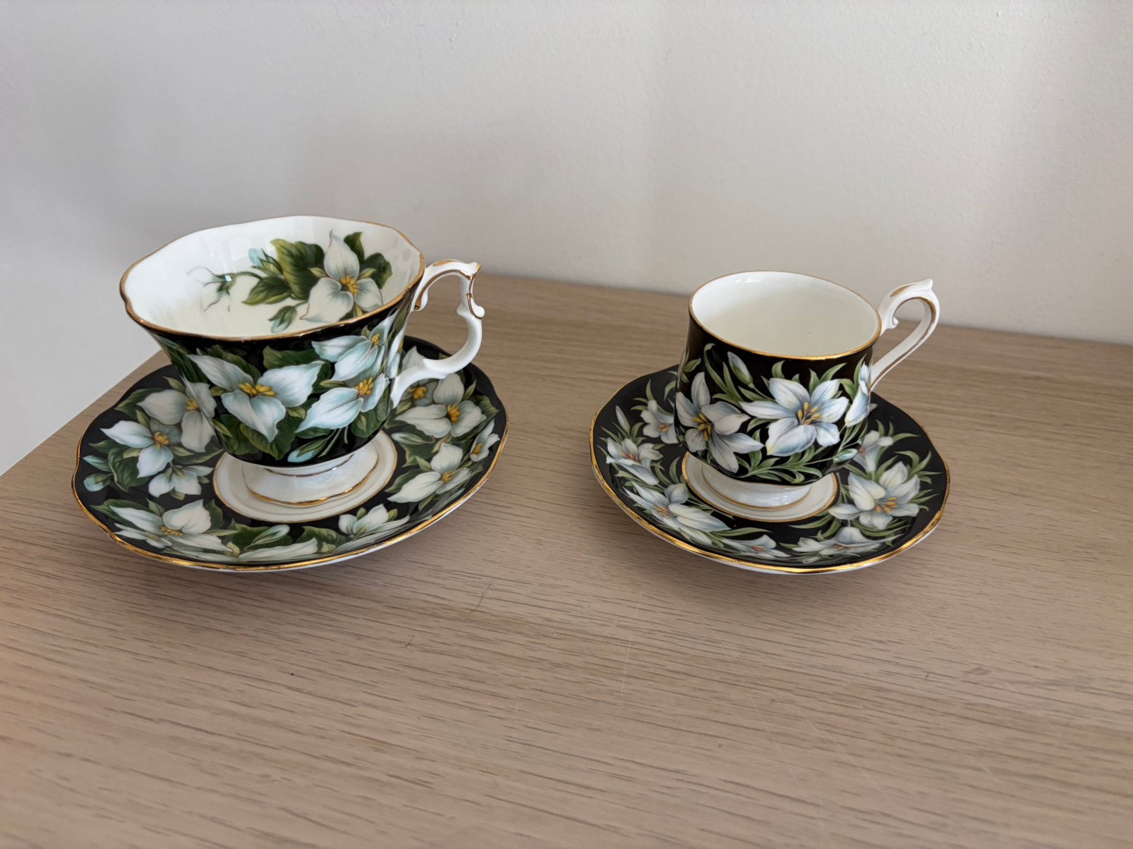 2 Royal Albert kop en schotels, Ophalen of Verzenden, Zo goed als nieuw, Porselein, Kop en/of schotel
