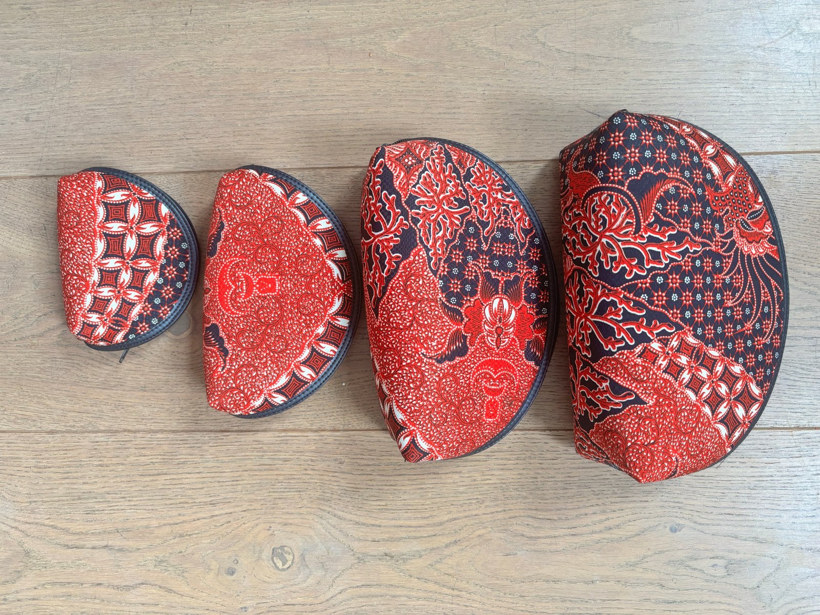 Set van 4 Batik Make-up Tasjes - Rood/Zwart, Ophalen of Verzenden, Nieuw, Rood, Softcase