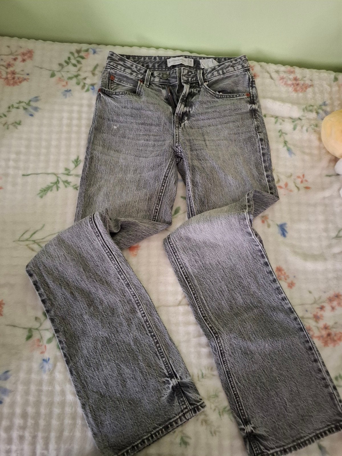 Mooie grijze jeans van Stradivarius, maat 34, Ophalen of Verzenden, Zo goed als nieuw, W27 (confectie 34) of kleiner, Grijs