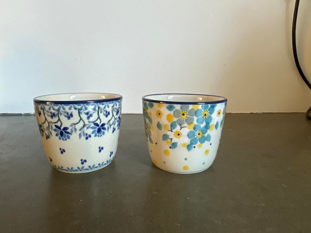 Set van 2 Bunzlau keramische bekers met bloemmotief, Ophalen, Keramiek, Zo goed als nieuw, Overige stijlen