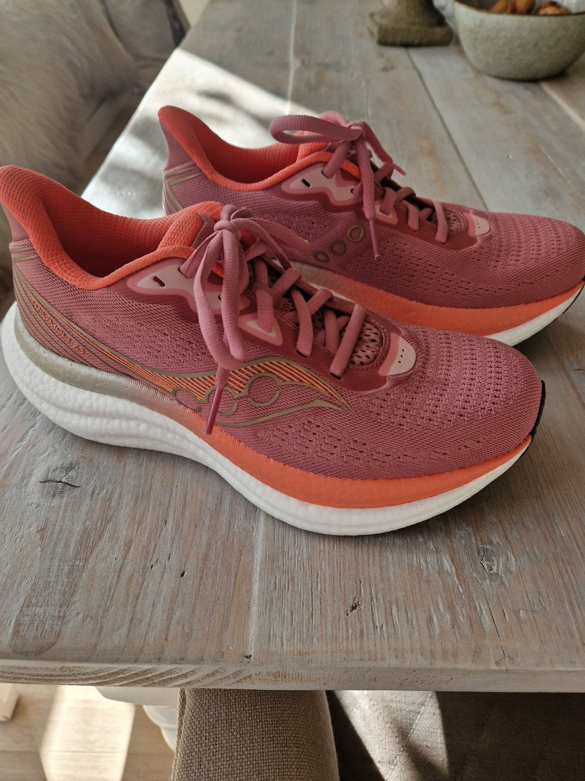 Saucony Triumph 23 Hardloopschoenen - Dames, Sport en Fitness, Hardloopschoenen, Zo goed als nieuw, Hardlopen, Saucony