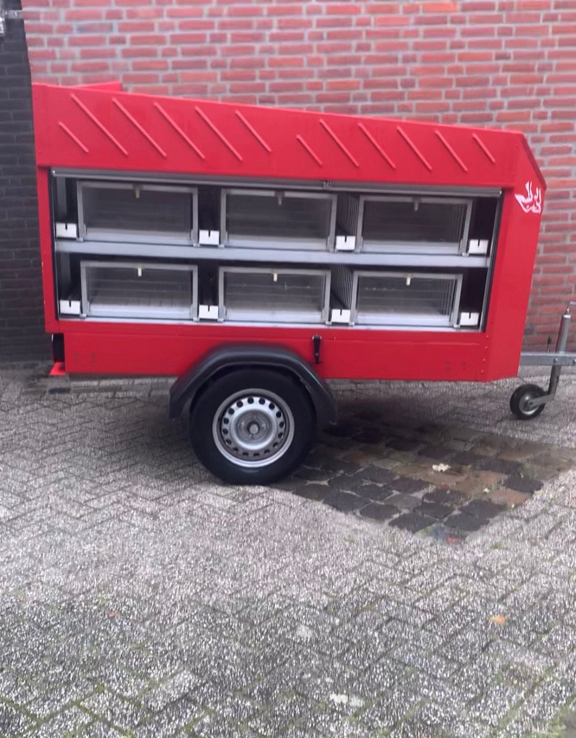 Duivenaanhanger, Dieren en Toebehoren