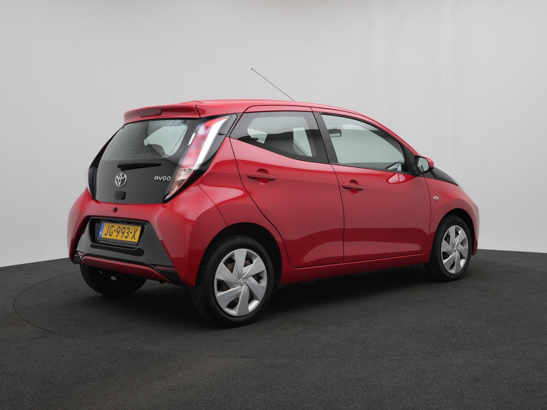 Toyota Aygo 1.0 VVT-i x-play | airco | centtrale portier ver, Voorwielaandrijving, 12 maanden, Stof, Gebruikt