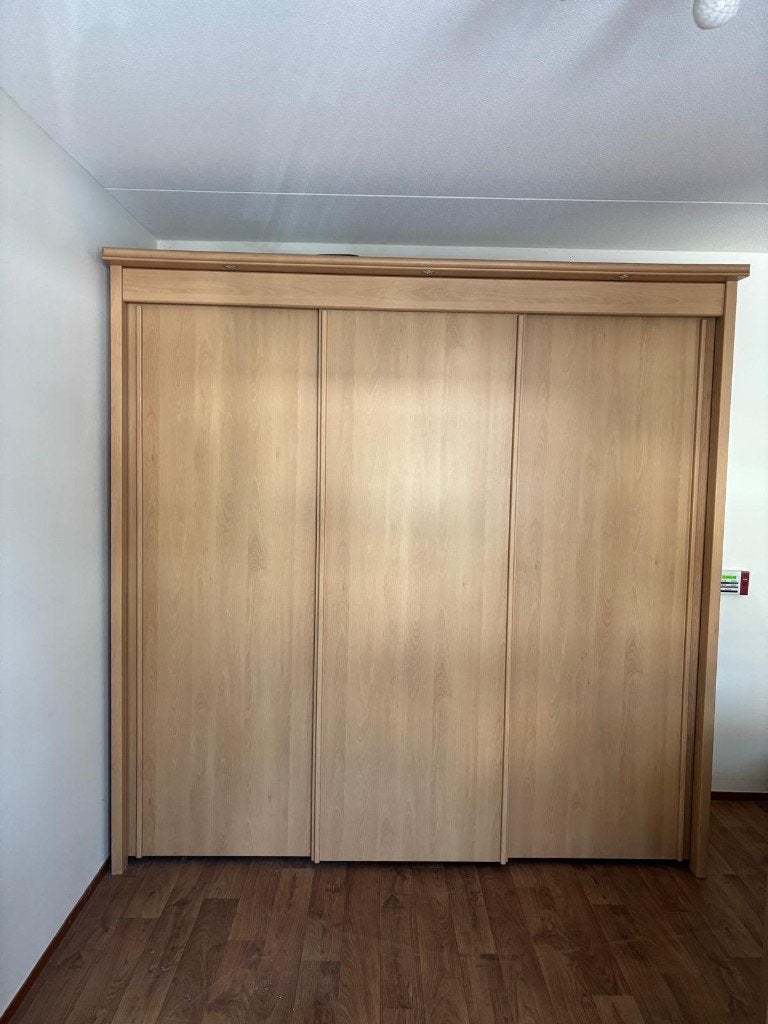Houten kledingkast met schuifdeuren, Ophalen, Past overal bij, Met deur(en), Gebruikt