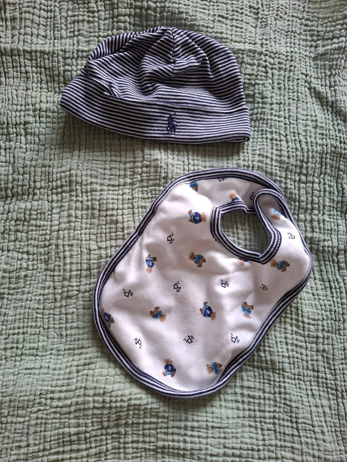 Ralph Lauren mutsje en slabbetje, Ophalen of Verzenden, Nieuw, Ralph Lauren, Jongetje of Meisje