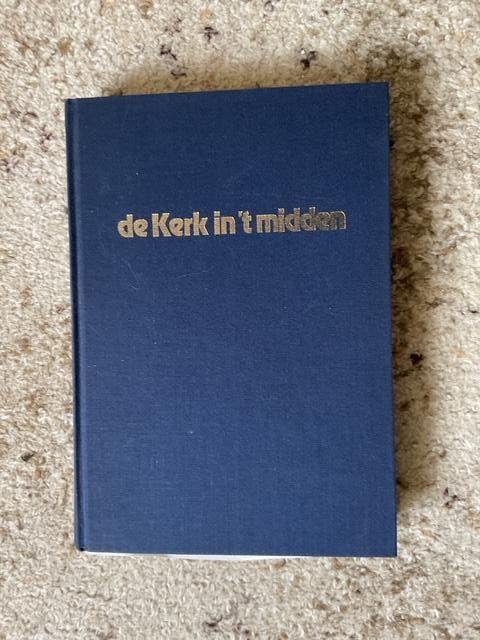 de kerk in't midden  geschiedenis van de Geref.Kerk Oenkerk, Boeken, Ophalen of Verzenden, Zo goed als nieuw, N.Dijkstra-Elgersma e.a.