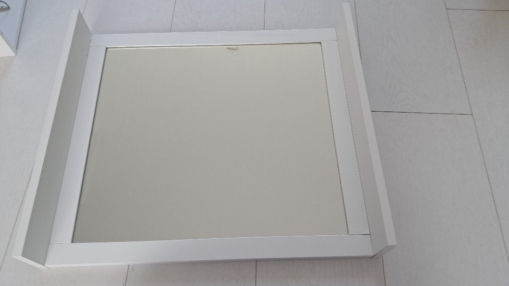 Witte (badkamer-)spiegel met plankje boven en onder, Huis en Inrichting, Ophalen, Vierkant, Zo goed als nieuw, Minder dan 100 cm