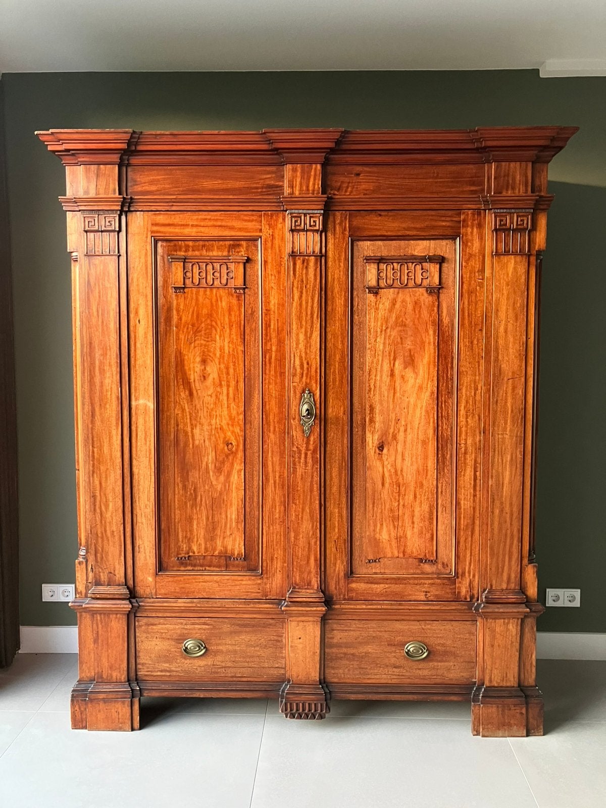 Antieke massief mahonie houten kast, Ophalen