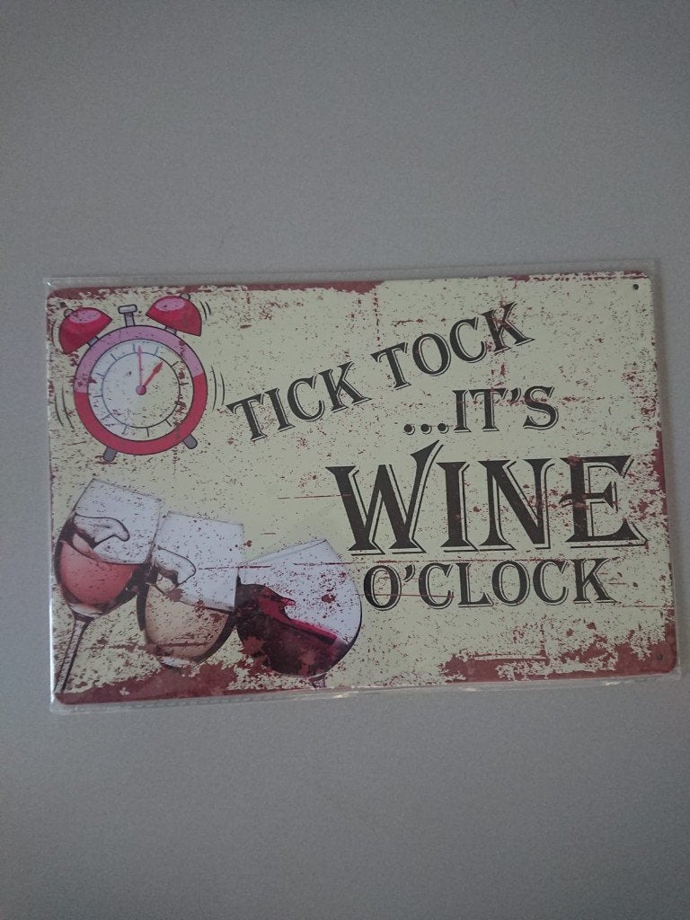 Wandbord "Wine O'Clock" - Nieuw in verpakking, Metaal, 30 cm, Nieuw, Ophalen of Verzenden