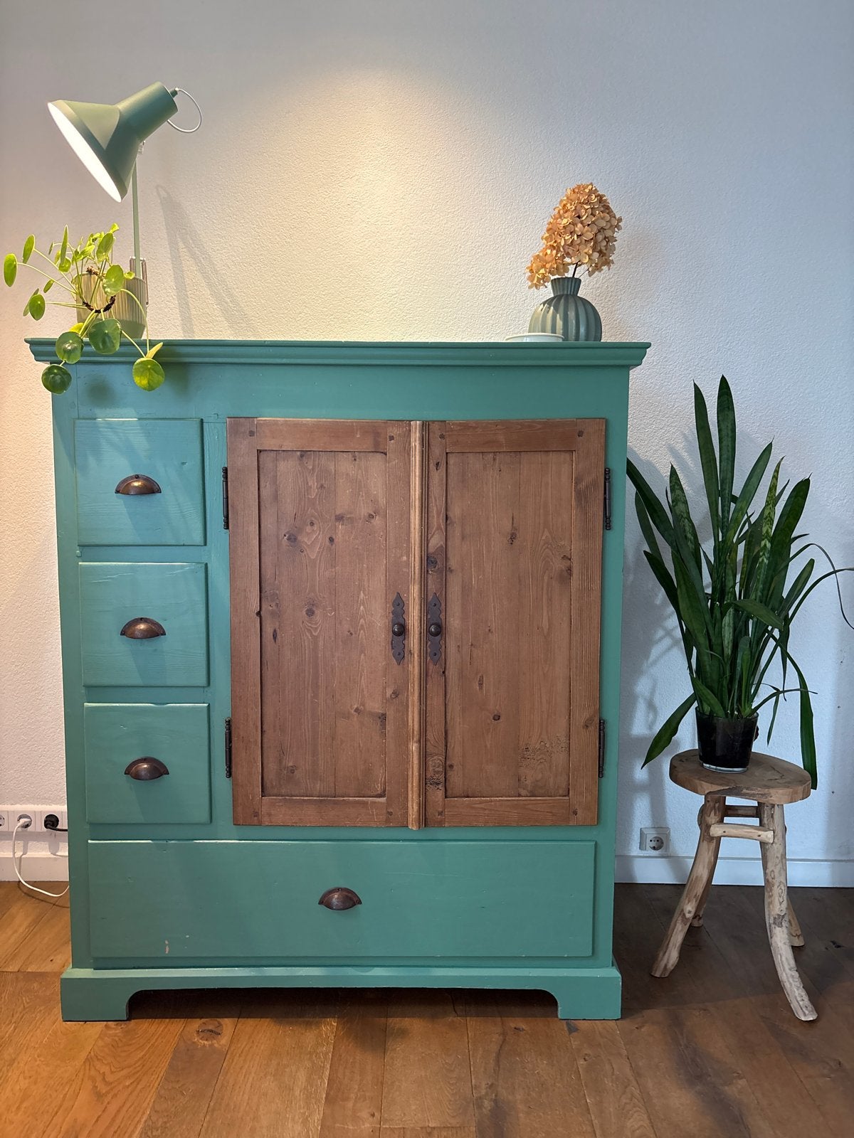 Unieke groene kast met houten deuren en lades, Antiek en Kunst, Ophalen