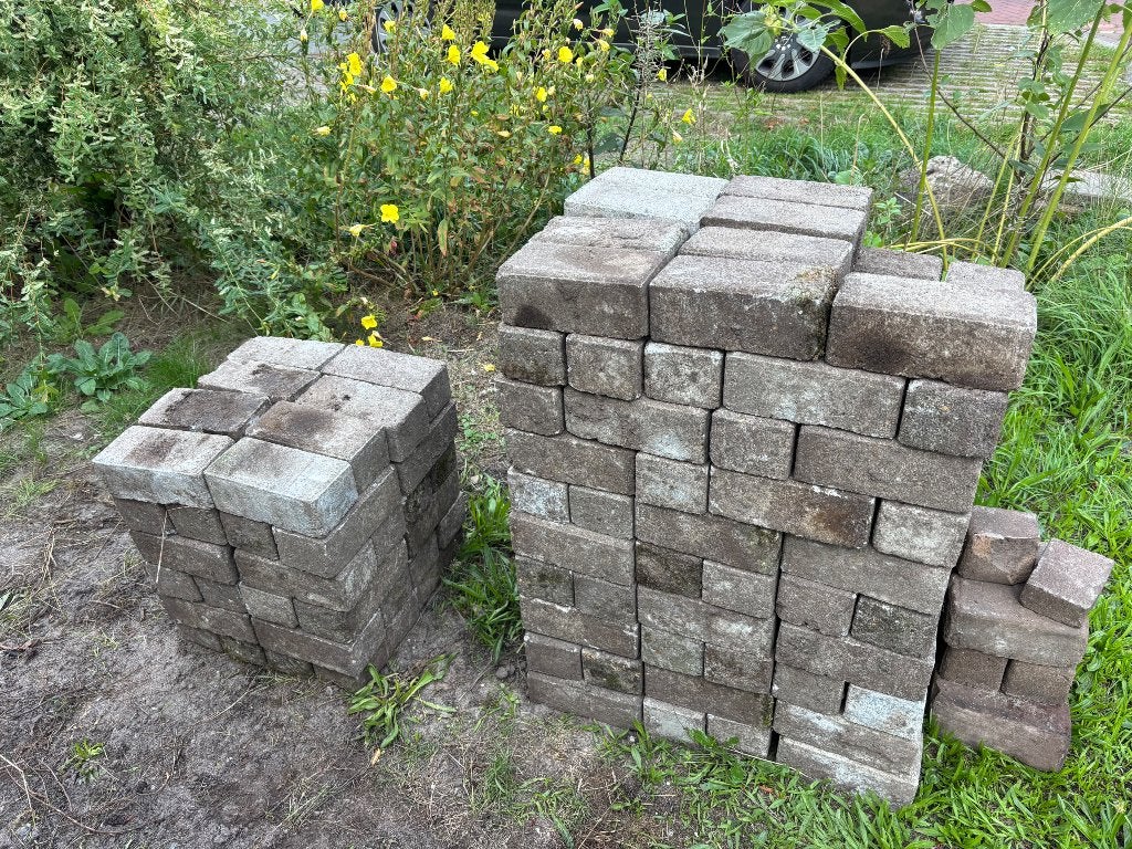 165 bakstenen / betonstenen / metselstenen, Doe-het-zelf en Verbouw, Ophalen, Gebruikt, Bakstenen