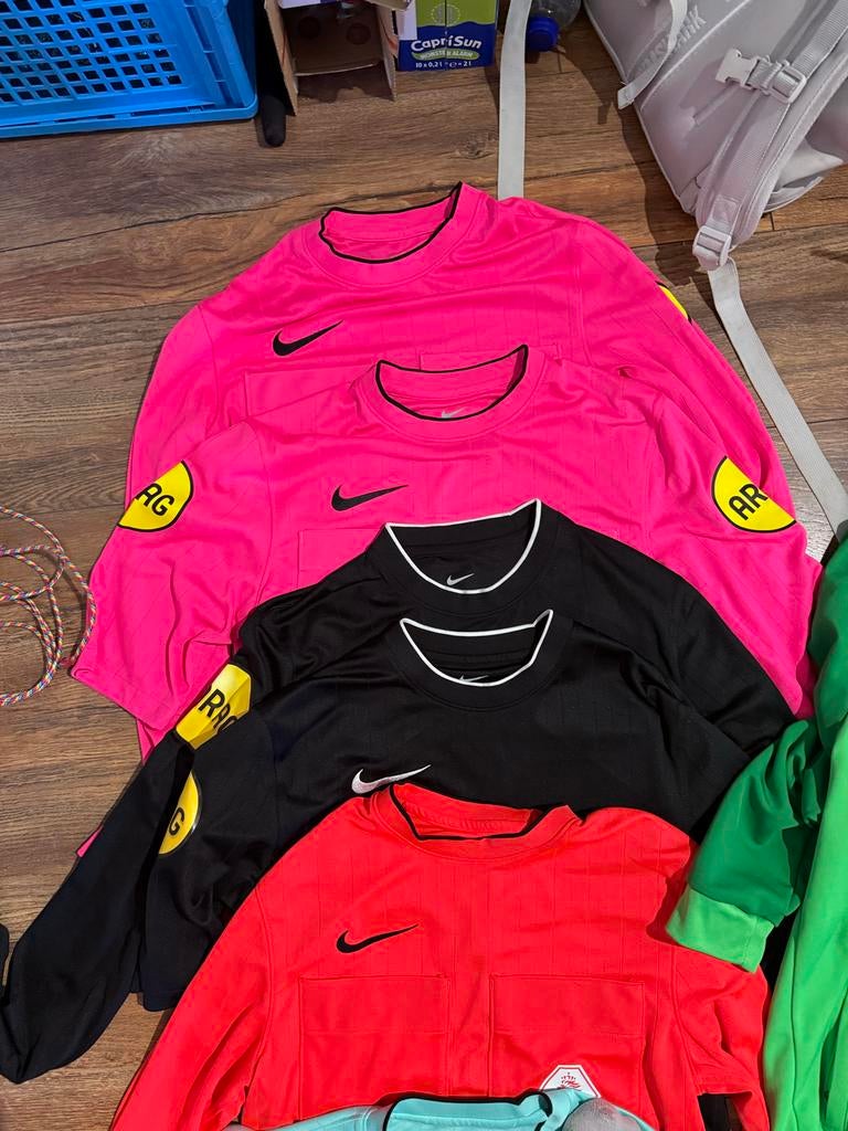 Nike scheidsrechtersshirts maat S 8 shirts, Ophalen of Verzenden, Shirt