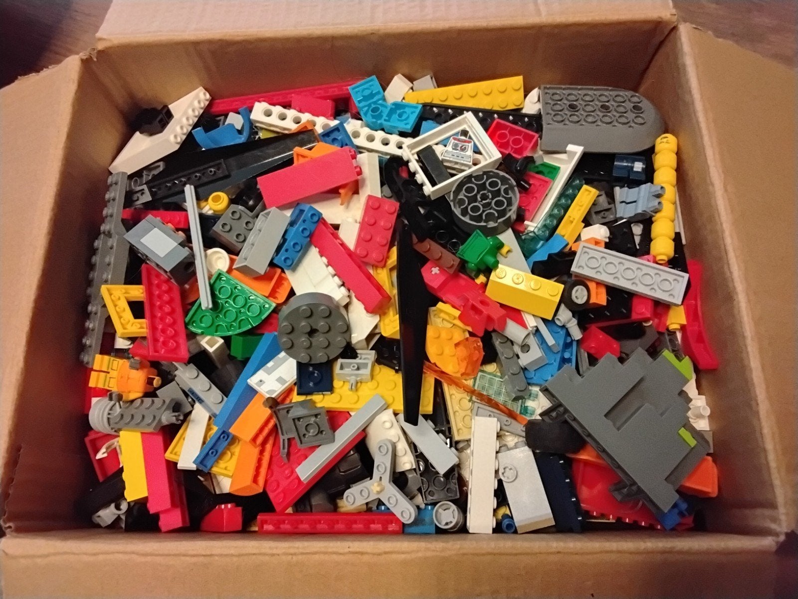 doosje met veel lego deel 2

geen sets, boekjes. weinig onde, Ophalen of Verzenden, Zo goed als nieuw