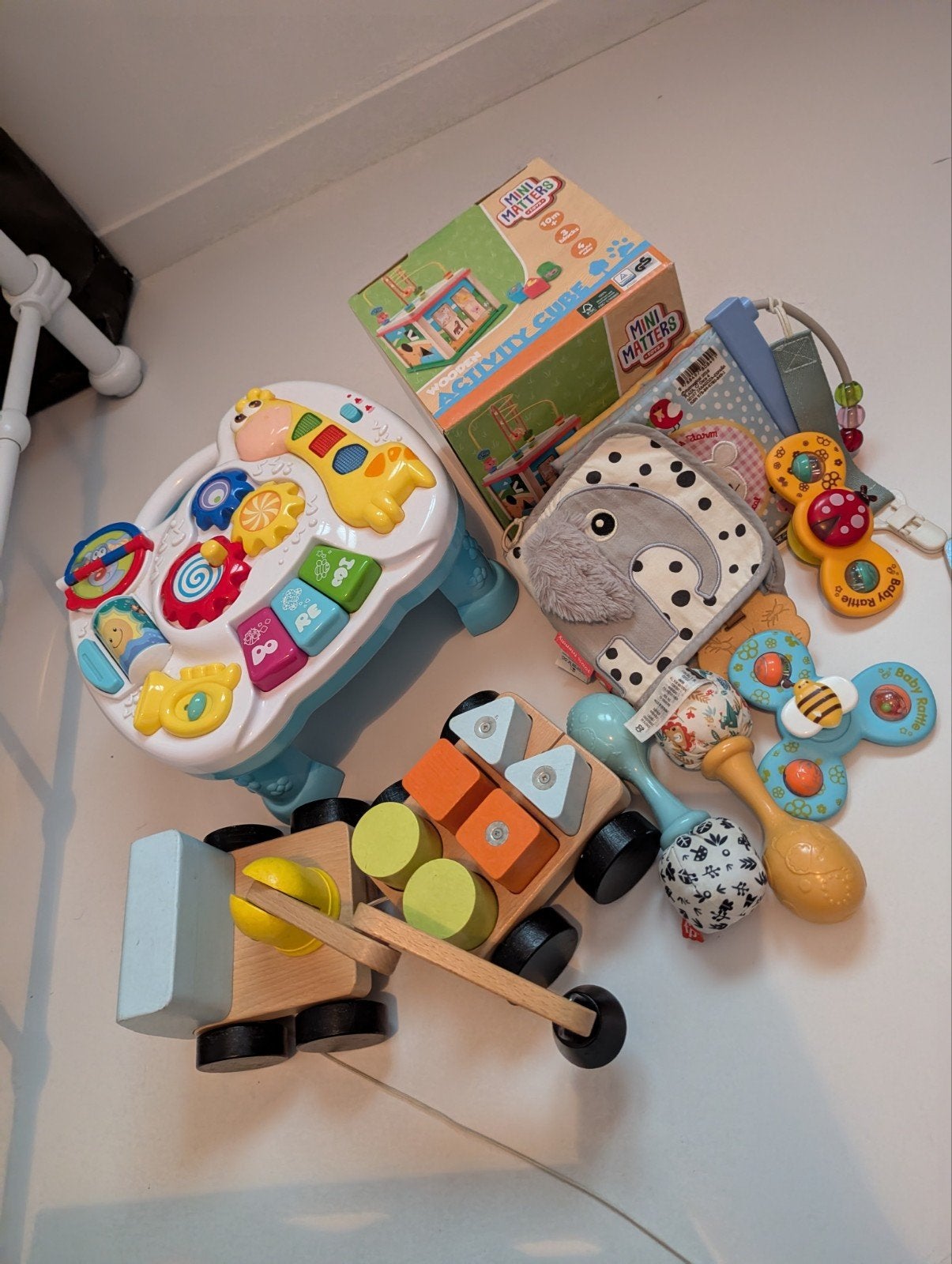 Grote set babyspeelgoed: rammelaars activity cube speeltafe, Ophalen of Verzenden, Gebruikt, Overige typen, Met licht