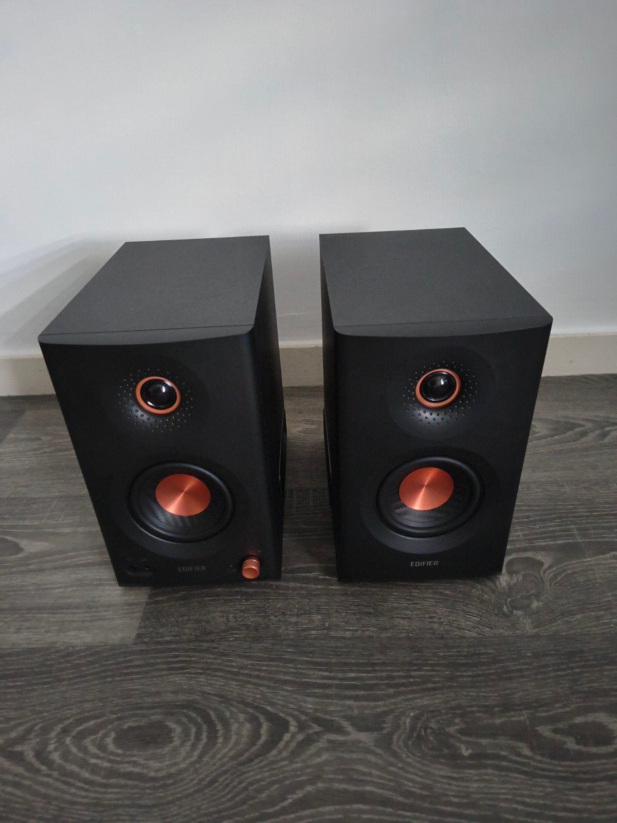 Edifier MR5  Speakers Zwart