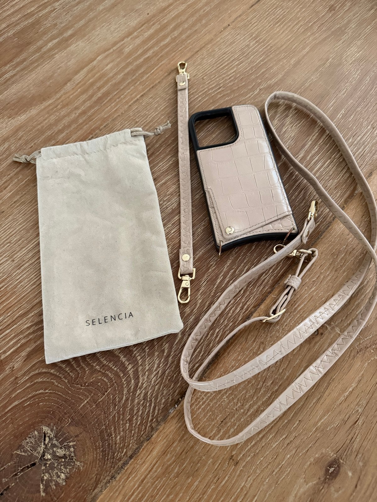 Stijlvol Hoesje iPhone 14 Pro - Beige Krokodillenleer Look, Met koord, Hoesje of Tasje, Ophalen of Verzenden, Zo goed als nieuw