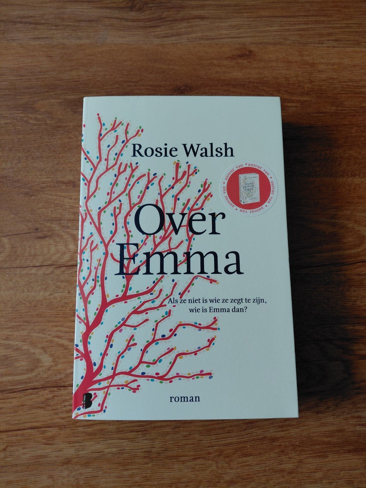Roman • Rosie Walsh - Over Emma, Ophalen of Verzenden, Zo goed als nieuw, Rosie Walsh
