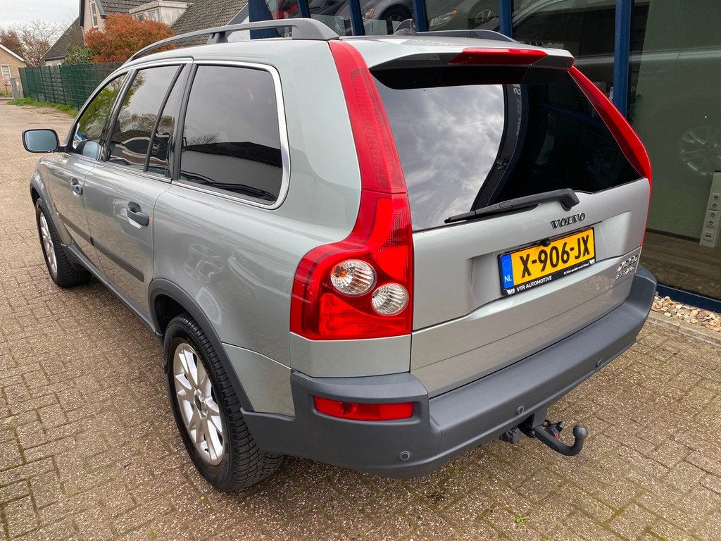 Volvo XC90 2.5 T Exclusive Automaat AWD / NAVI / CAMERA / BL, Auto's, Volvo, Automatische klimaatregeling, Zwart, 2521 cc, Leder