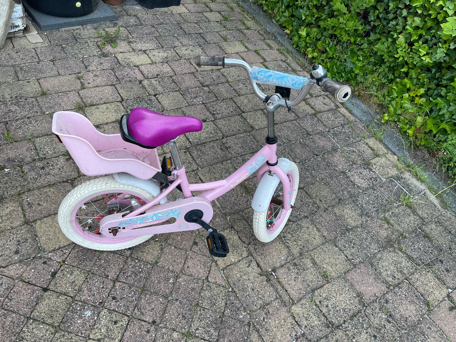 Roze kinderfiets met zijwieltjes en poppenzitje, Ophalen, Terugtraprem, Zijwieltjes, 16 tot 20 inch