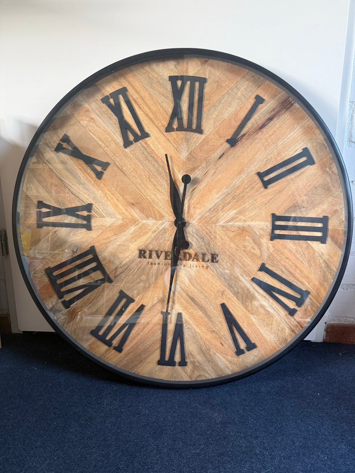 Riverdale Wandklok - 77 cm - Landelijke Stijl, Huis en Inrichting, Ophalen, Bruin, Landelijk, Analoog