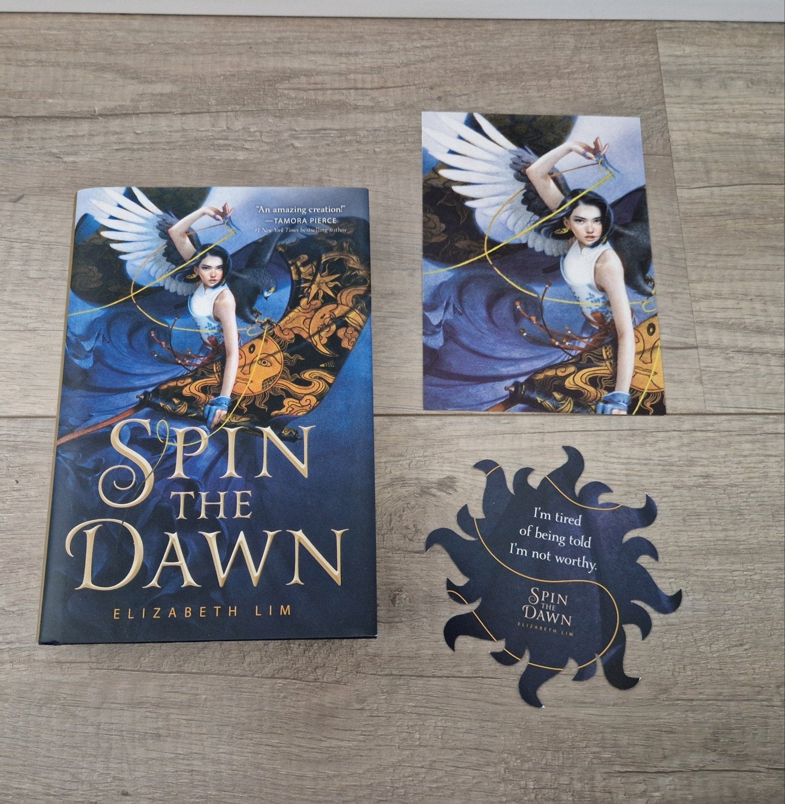 Owlcrate spin the dawn elizabeth lim boek Gesigneerd engels, Boeken, Ophalen of Verzenden, Zo goed als nieuw