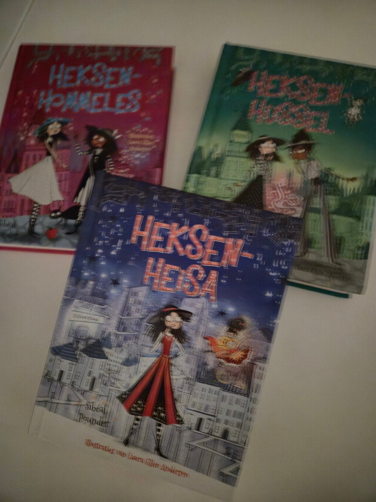 Heksen-Heisa boekenreeks - 3 delen, Boeken, Ophalen of Verzenden, Gelezen, Sibéal Pounder, Fictie algemeen