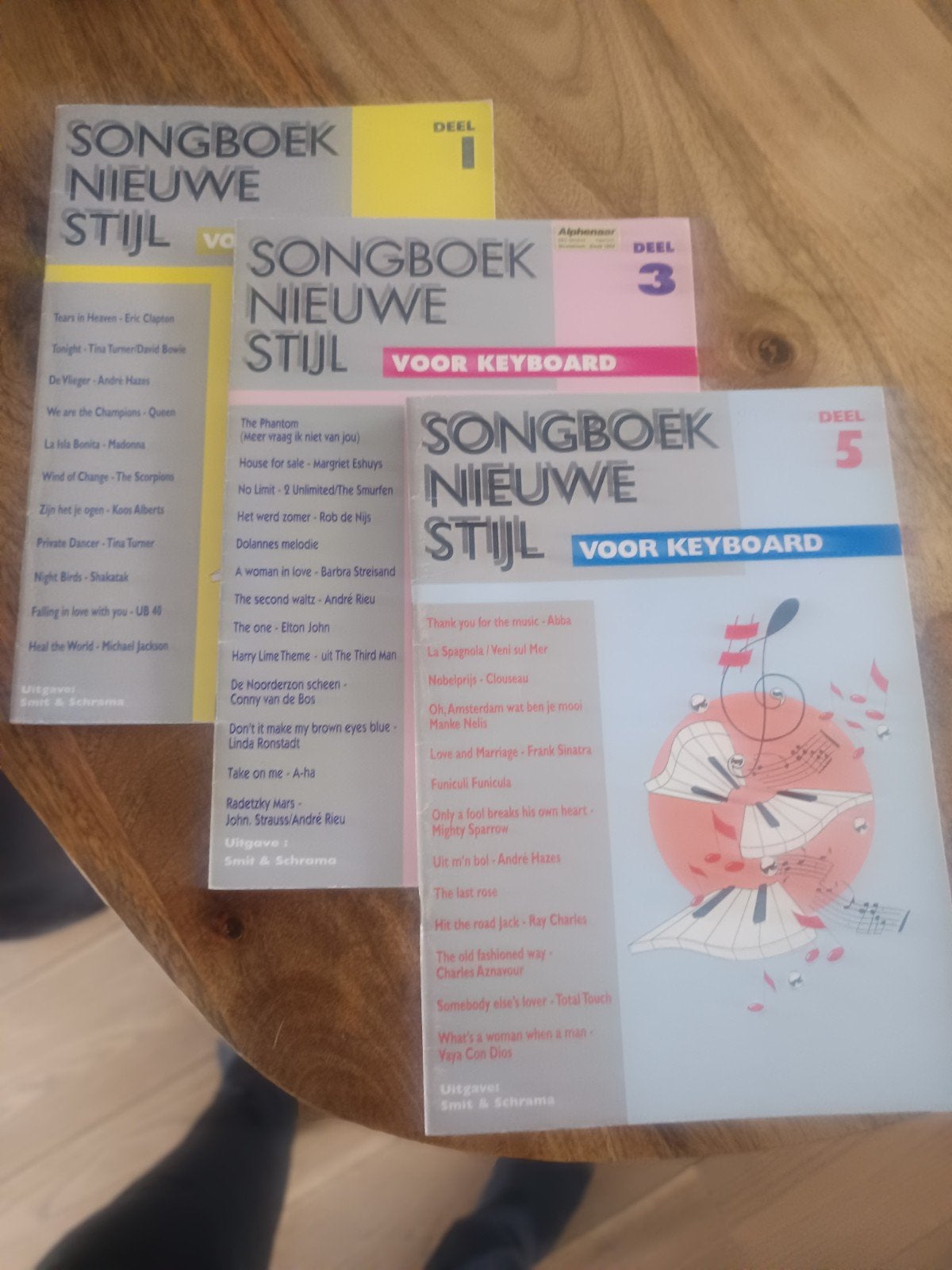 Songboek Nieuwe Stijl Deel 1, 3 en 5 voor Keyboard, Muziek en Instrumenten, Overige soorten, Ophalen of Verzenden, Zo goed als nieuw