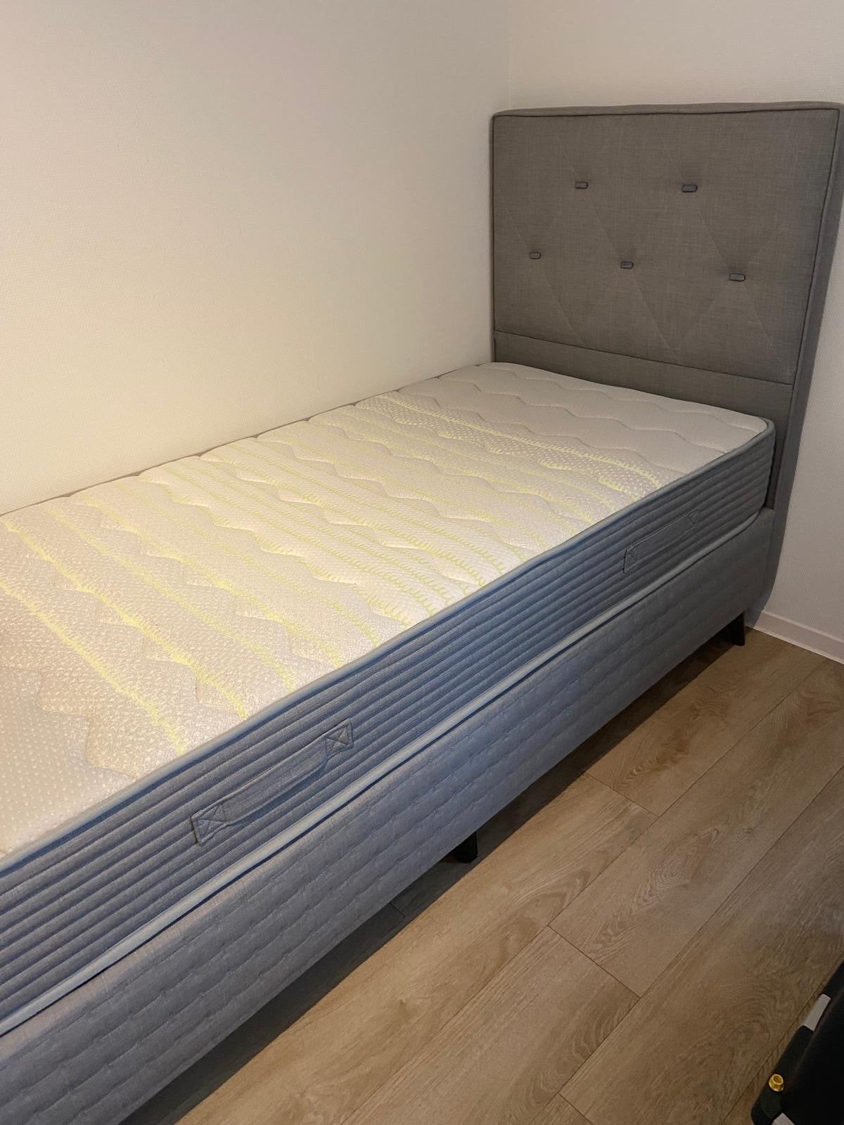 single box spring with storage space and mattress, Ophalen, 90 cm, Eenpersoons, Zo goed als nieuw