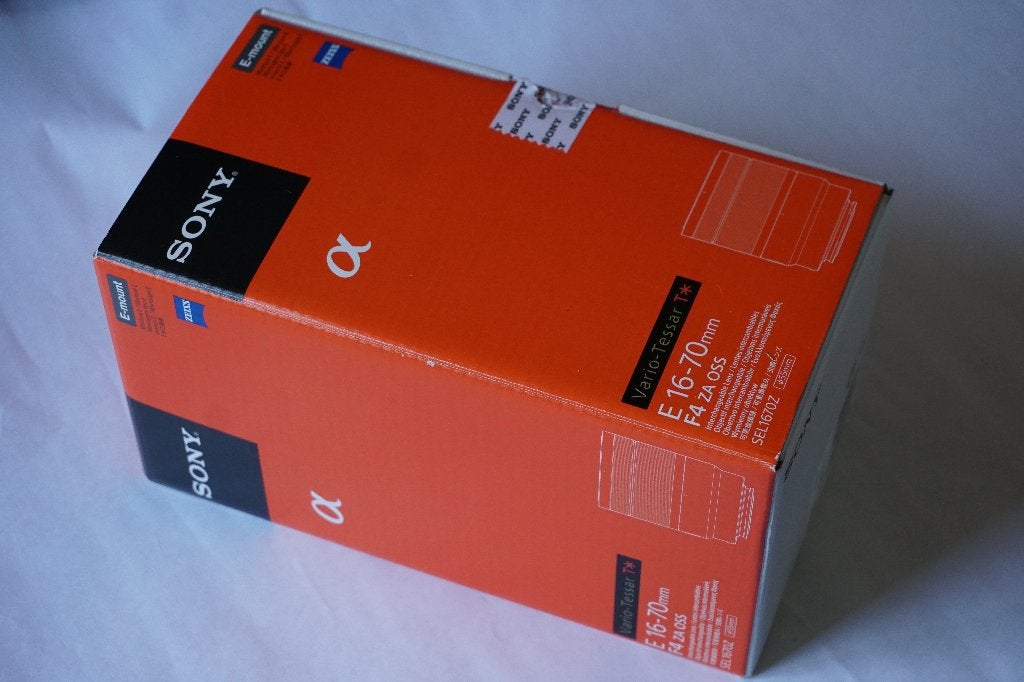 SONY E 16-70mm f/4 ZA OSS ZEISS VARIO-TESSAR T*, nieuwstaat, Beschermhoes/tas, Sony E-mount, Sony, Nieuw