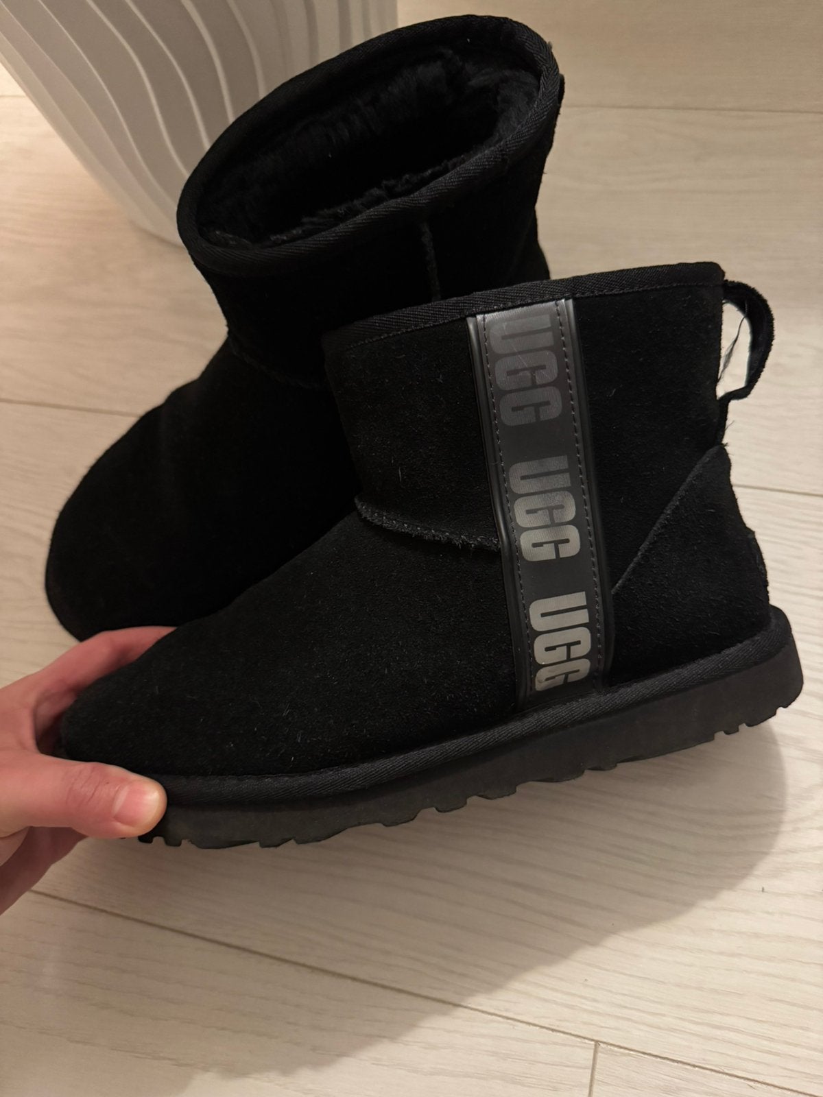 Uggs classic mini laarzen / boots 40, Kleding | Dames, Schoenen, Verzenden, Zwart, Lage of Enkellaarzen, Zo goed als nieuw