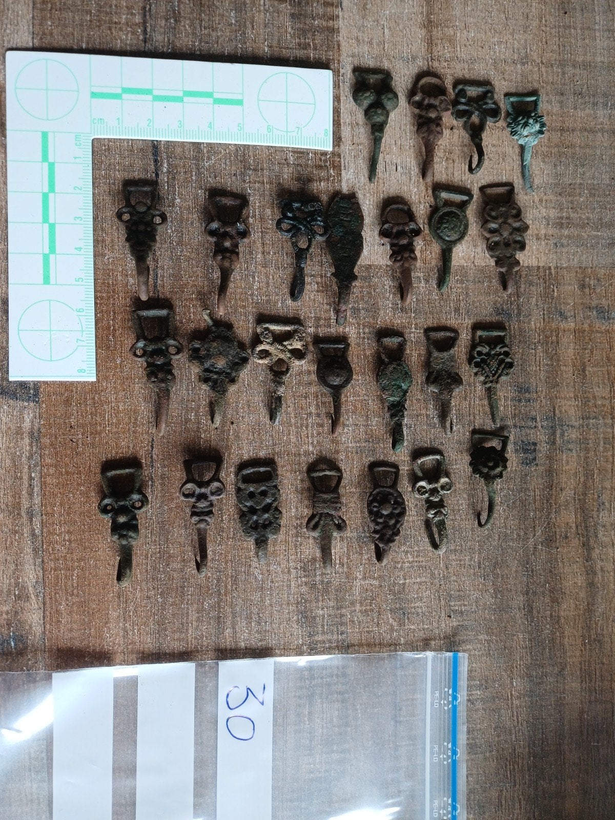 Bodemvondst lot kledinghaakjes, Ophalen of Verzenden