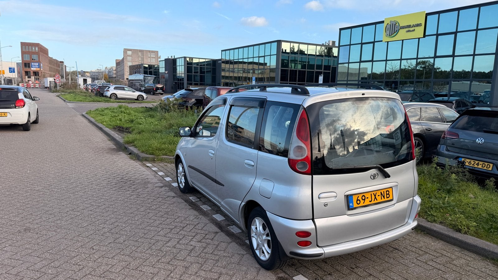 Toyota Yaris Verso 1.3 16V Vvti Linea SOL AUT 2002 Grijs, Auto's, 1299 cc, 40 €/maand, 4 cilinders, 400 kg