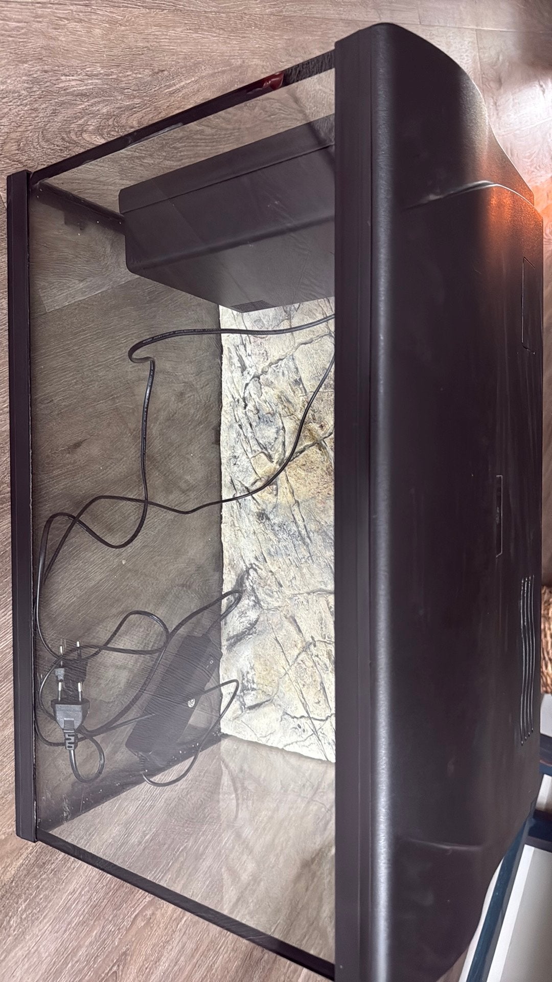 60 Liter Vissen Aquarium met ingebouwde rots achterwand, Ophalen, Verwarming, Overige merken, Zo goed als nieuw